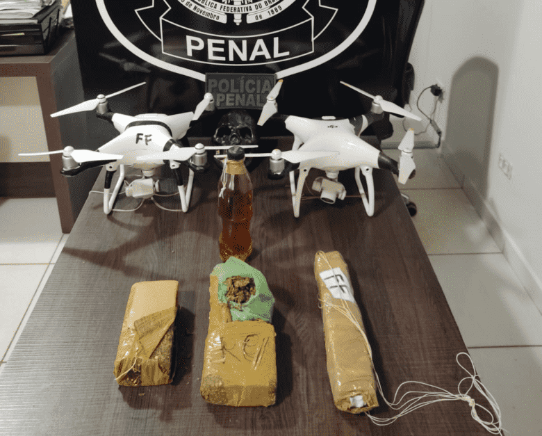 Policiais penais apreendem drones com drogas e uísque em penitenciária de Mato Grosso