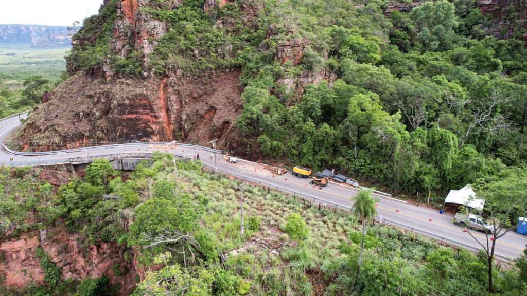 Rodovia de Mato Grosso segue sem bloqueios na primeira etapa das obras no Portão do Inferno