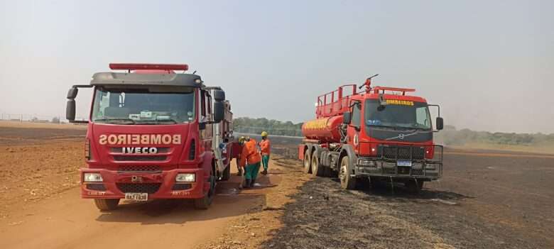 Corpo de Bombeiros combate incêndio de grandes proporções em Lucas do Rio Verde