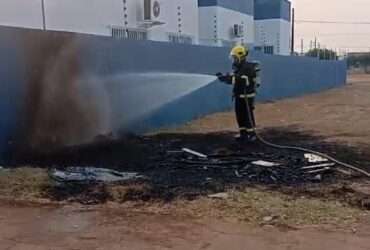 Incêndio atinge área próxima ao CRAS no bairro Jaime Fuji, em Lucas do Rio Verde