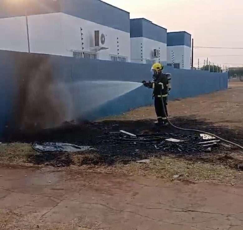 Incêndio atinge área próxima ao CRAS no bairro Jaime Fuji, em Lucas do Rio Verde