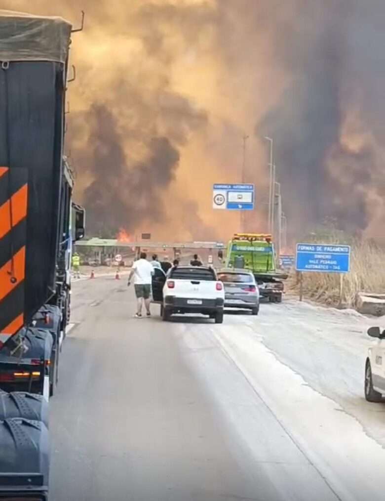 Interdição na BR-163 devido a incêndios florestais em Nova Mutum e Serra de São Vicente