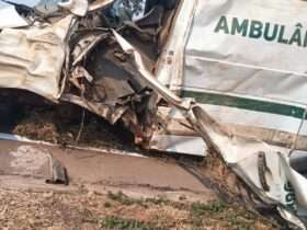 Capotamento de ambulância interdita BR-364 em Juscimeira