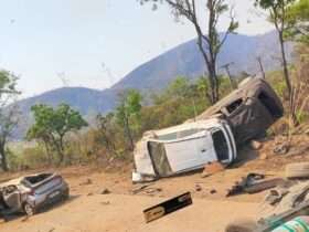 Tombamento de carreta cegonha interdita BR-364 em Campo Verde