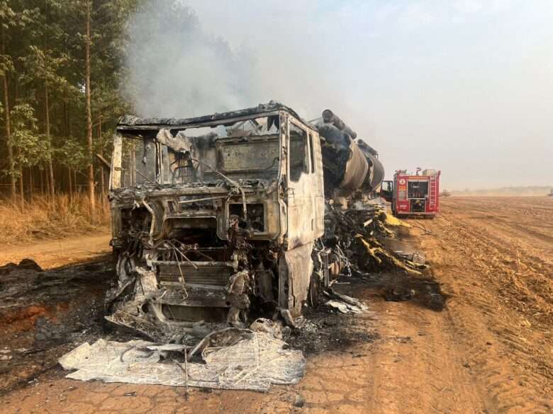 Bombeiros de Lucas do Rio Verde combatem incêndio em caminhão