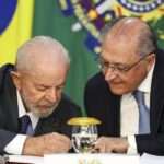 Brasília (DF), 17/09/2024 - O presidente Luiz Inácio Lula da Silva e o vice-presidente, Geraldo Alckmin, participam da assinatura de convênio entre o Sebrae e a Agência Brasileira de Promoção de Exportações e Investimentos (ApexBrasil), no Palácio do Planalto. Foto: Marcelo Camargo/Agência Brasil