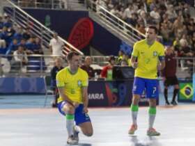 Uzbequistão, 14/-9/2024 - Copa do mundo de futsal Jogadores Marcel (6) e Dyego (7) comemoram um gol do Brasil contra a seleção de Cuba. Foto: Leto Ribas/CBF