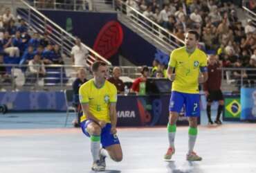 Uzbequistão, 14/-9/2024 - Copa do mundo de futsal Jogadores Marcel (6) e Dyego (7) comemoram um gol do Brasil contra a seleção de Cuba. Foto: Leto Ribas/CBF