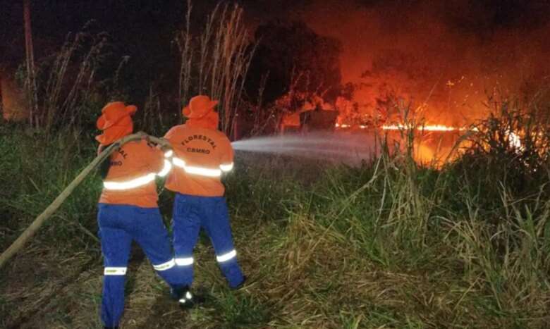 Alvorada do Oeste (RO), 22. 08. 2024 - Força-Tarefa do Corpo de Bombeiros combate incêndios florestais em Alvorada do Oeste em Rondônia. Foto: CBMRO/Divulgação