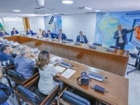 Brasília (DF), 17/09/2024 - Presidente da República, Luiz Inácio Lula da Silva, durante reunião com o Presidente do Senado Federal e do Congresso Nacional, Senador Rodrigo Pacheco, Presidente da Câmara dos Deputados, Deputado Arthur Lira, e Presidente do Supremo Tribunal Federal (STF), Ministro Luís Roberto Barroso, no Palácio do Planalto. Foto: Ricardo Stuckert/PR