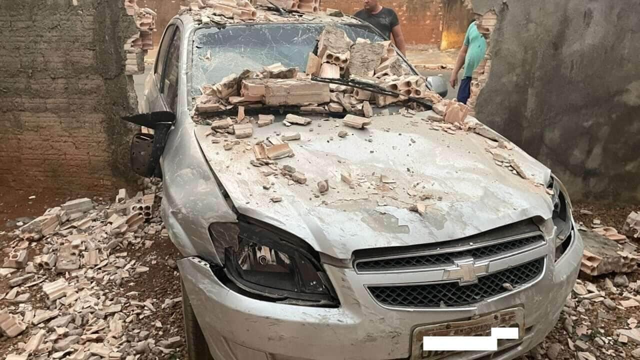 Mulher fica gravemente ferida após colisão em muro em Sorriso