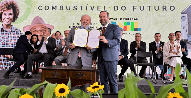 Combustível do Futuro passa no Senado: 'Vitória para o Brasil', comemora ministro -