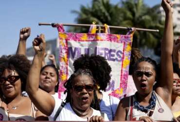 Rio de Janeiro (RJ), 28/07/2024 - 10ª Marcha das Mulheres Negras do RJ. Mulheres negras marcham contra o racismo e pelo bem viver, na praia de Copacabana, zona sul da cidade. Foto: Tânia Rêgo/Agência Brasil