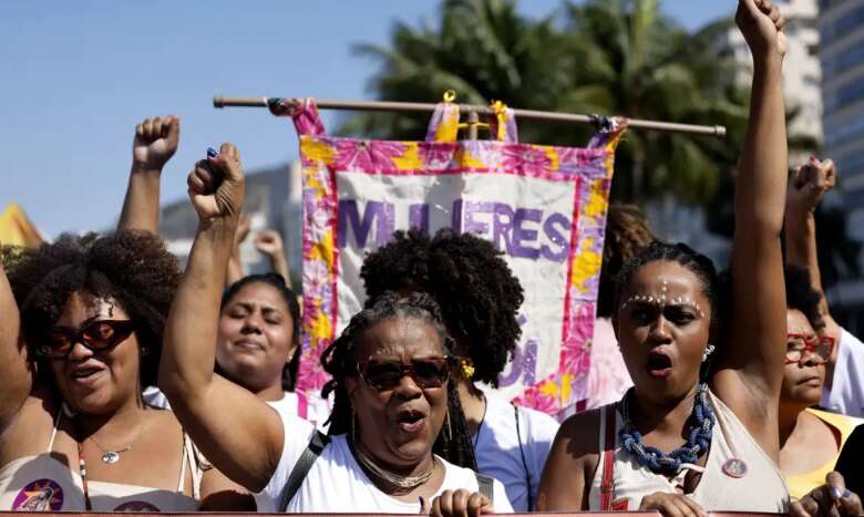 Rio de Janeiro (RJ), 28/07/2024 - 10ª Marcha das Mulheres Negras do RJ. Mulheres negras marcham contra o racismo e pelo bem viver, na praia de Copacabana, zona sul da cidade. Foto: Tânia Rêgo/Agência Brasil