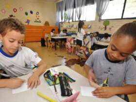 Crianças da educação infantil em sala de aula Por: Arquivo/ Agência Brasil