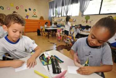 Crianças da educação infantil em sala de aula Por: Arquivo/ Agência Brasil