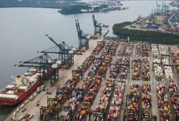 O Porto de Santos responde por quase 30% da balança comercial do país. Importação, exportação, balança comercial, porto, navio, container, comércio exterior - Foto: Divulgação/Porto de Santos