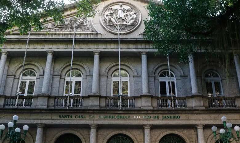 Rio de Janeiro (RJ), 05/04/2023 - Projeto Lugares de Memória propõe roteiros que percorrem marcos simbólicos do período da ditadura militar na cidade, como o prédio da Santa Casa de Misericórdia, no Centro. Foto: Fernando Frazão/Agência Brasil