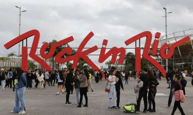 Público no evento teste do Rock in Rio 2022 na Cidade do Rock, montada no Parque Olímpico, Barra da Tijuca. Por: Fernando Frazão/Agência Brasil