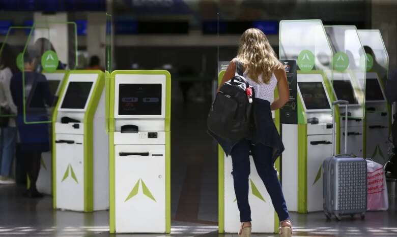 Movimentação de passageiros no Aeroporto Internacional de Brasília. Por: Marcelo Camargo/Agência Brasil