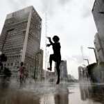 RETROSPECTIVA_2023 - Onda de calor em São Paulo. - Foto: Paulo Pinto/Agência Brasil