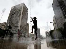 RETROSPECTIVA_2023 - Onda de calor em São Paulo. - Foto: Paulo Pinto/Agência Brasil