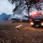 Bombeiros combatem incêndio em aterro de Primavera do Leste