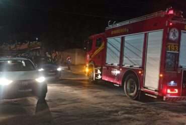 Bombeiros de Mato Grosso isolam área após queda de fio energizado em via pública