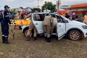 Bombeiros socorrem vítimas de acidente de trânsito em Mato Grosso