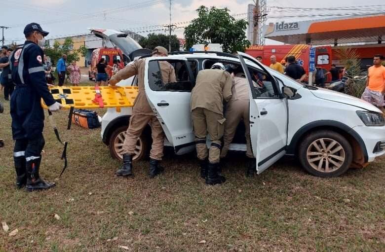 Bombeiros socorrem vítimas de acidente de trânsito em Mato Grosso