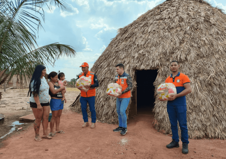 Mato Grosso entrega mais de 13 mil cestas basicas para familias atingidas por incendios