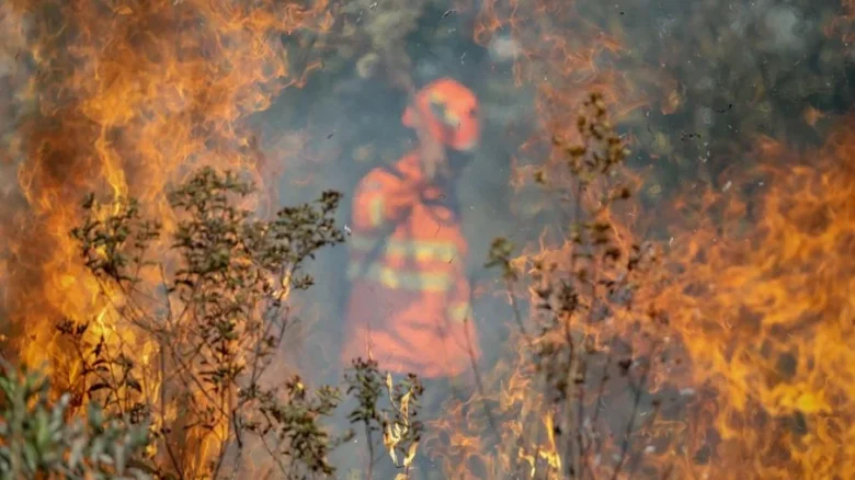 Bombeiros de Mato Grosso extinguem dois incêndios florestais e combatem outros 11 nesta quinta-feira (24)