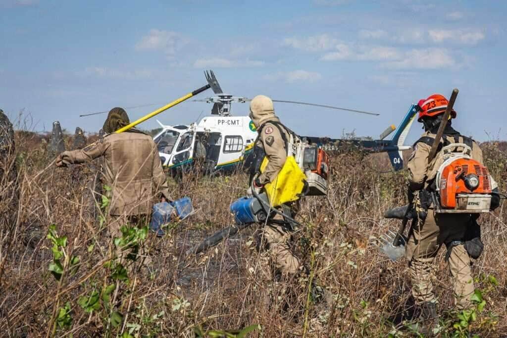 Mato Grosso mobiliza mais de mil bombeiros para combater 23 incêndios florestais