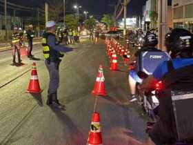 Operação Lei Seca termina com uma prisão e 49 motocicletas removidas em Cuiabá