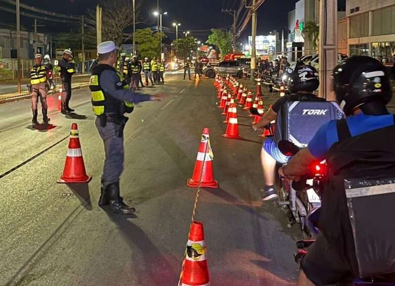 Operação Lei Seca termina com uma prisão e 49 motocicletas removidas em Cuiabá