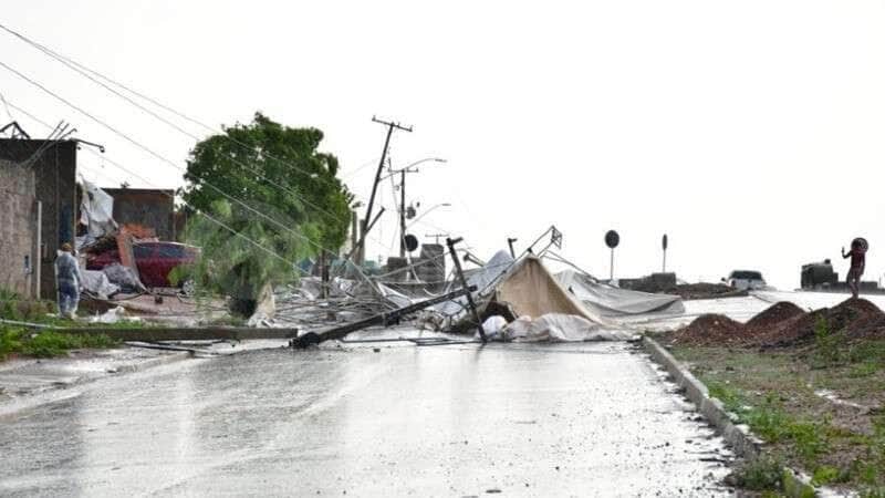 Tempestade com ventos fortes causa estragos em Mato Grosso