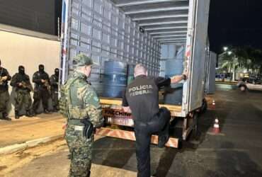 PF e BOPE apreendem 483 kg de cocaína escondidos em caminhão baú na BR-364