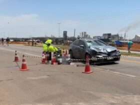 Acidente na BR-163 em Sinop deixa motociclista morta e interdita tráfego