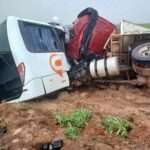 Grave acidente entre micro-ônibus e carreta deixa dois feridos na MT-140, em Santa Rita do Trivelato