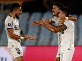 Soccer Football - Copa Libertadores - Semi Final - Second Leg - Penarol v Botafogo - Estadio Centenario, Montevideo, Uruguay - October 30, 2024 Botafogo's Thiago Almada celebrates scoring their first goal with teammates REUTERS/Mariana Greif