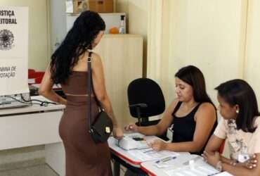 Valparaíso (GO), 06/10/2024 - Eleitores durante dia de votação nas eleições 2024. Foto: Bruno Peres/Agência Brasil