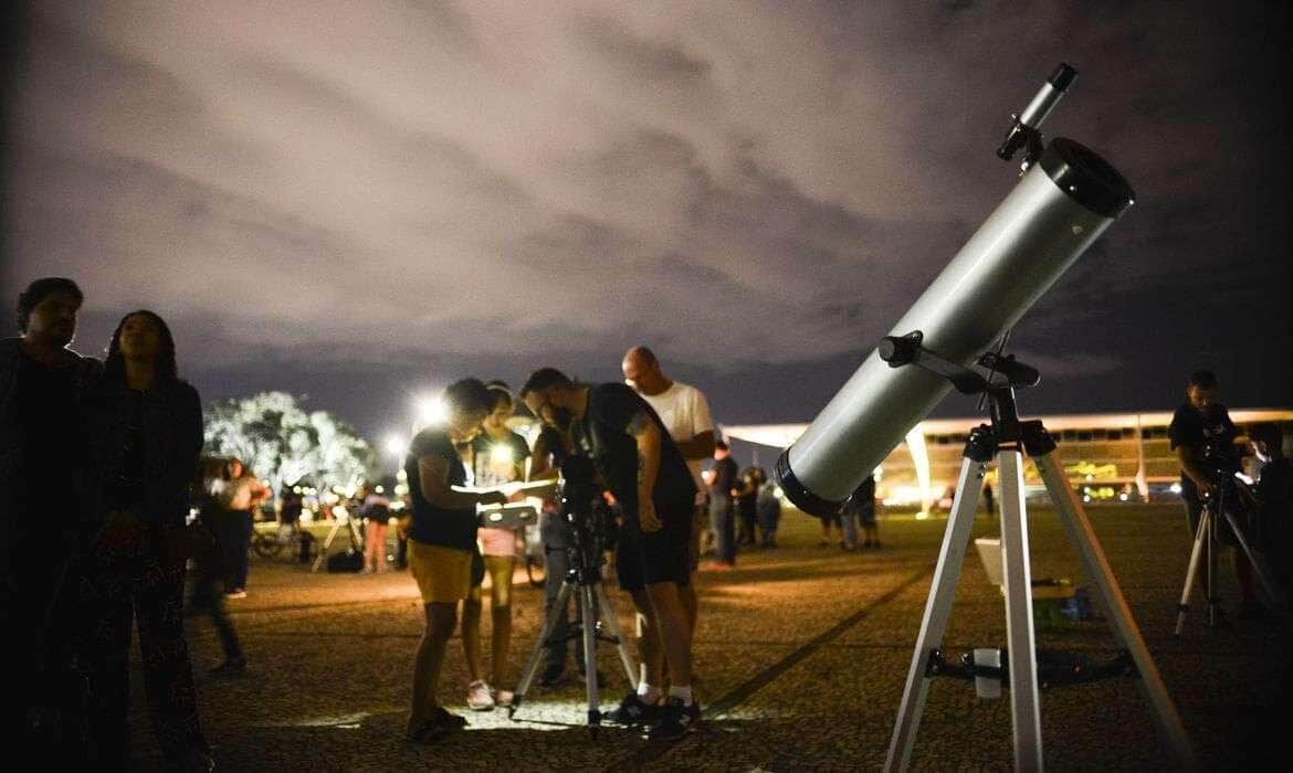O Clube de Astronomia de Brasília (CAsB), em parceria com o Ministério da Ciência, Tecnologia e Inovações (MCTI) e o Planetário de Brasília, realiza a 58ª edição do