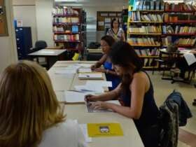 Professoras aprendem o braille no Instituto Municipal Helena Antipoff, que promove a inclusão de crianças com deficiência na rede pública de ensino (Tomaz Silva/Agência Brasil)