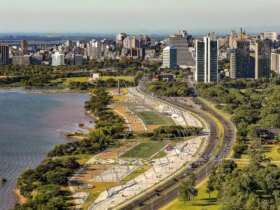 Porto Alegre, RS, Brasil 11/01/2022: A prefeitura publicou, no Diário Oficial do Município de Porto Alegre (Dopa) desta quarta-feira, 11, Edital de Chamamento Público para adoção dos canteiros centrais localizados na av. Edvaldo Pereira Paiva, nº 3001 ao nº 5380. Foto: Alex Rocha/PMPA