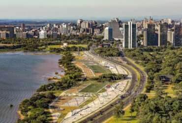 Porto Alegre, RS, Brasil 11/01/2022: A prefeitura publicou, no Diário Oficial do Município de Porto Alegre (Dopa) desta quarta-feira, 11, Edital de Chamamento Público para adoção dos canteiros centrais localizados na av. Edvaldo Pereira Paiva, nº 3001 ao nº 5380. Foto: Alex Rocha/PMPA