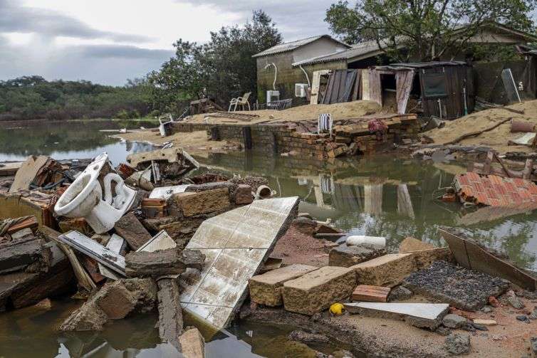 Porto Alegre (RS), 19/06/2024 - Casas destruídas na ilha da Picada após chuvas e novos alagamentos. Foto: Bruno Peres/Agência Brasil