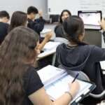 Brasília (DF), 24/10/2024 - Alunos do colégio Galois em sala de aula na preparação dos últimos dias antes da prova do Enem 2024.  Foto: José Cruz/Agência Brasil