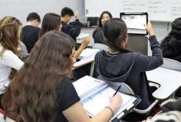 Brasília (DF), 24/10/2024 - Alunos do colégio Galois em sala de aula na preparação dos últimos dias antes da prova do Enem 2024.  Foto: José Cruz/Agência Brasil