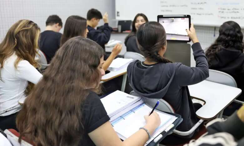 Brasília (DF), 24/10/2024 - Alunos do colégio Galois em sala de aula na preparação dos últimos dias antes da prova do Enem 2024.  Foto: José Cruz/Agência Brasil