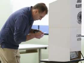 Paulistanos votam no colégio São Luís, em São Paulo.